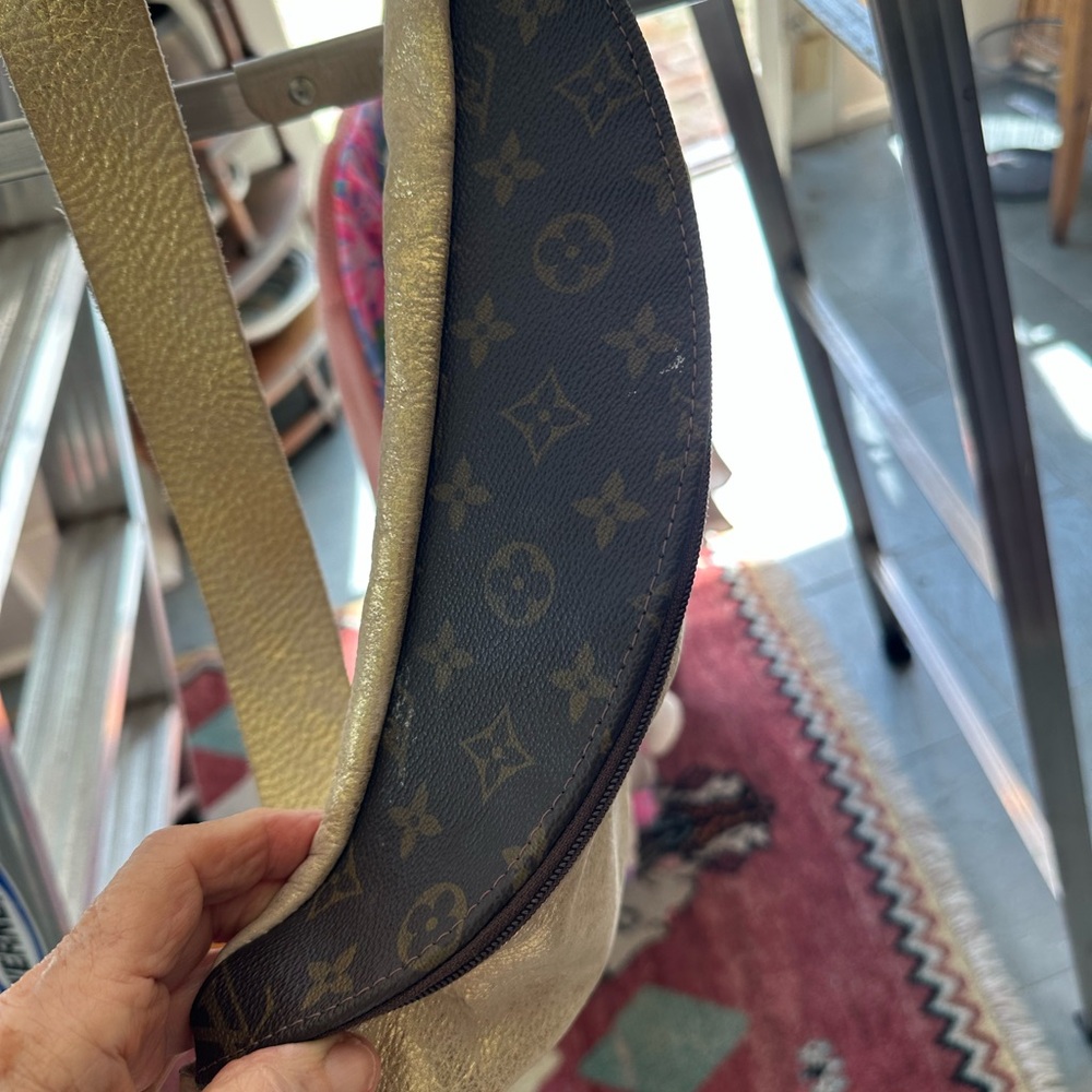 Louis Vuitton accented Metallic Gold Leather Accent Bag with Brown Tag